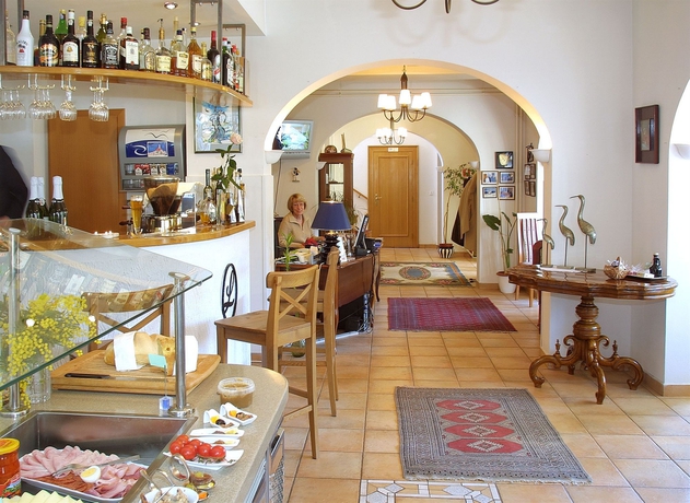 Imagen del bar/restaurante del Hotel Vila Lili. Foto 6