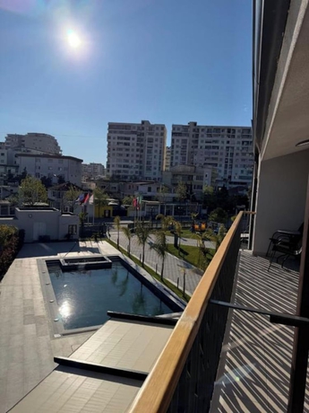 Imagen de la piscina del Hotel Vila Lira. Foto 16