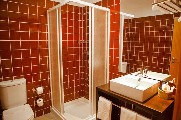 Imagen de la habitación del Hotel Vila Luena. Foto 5