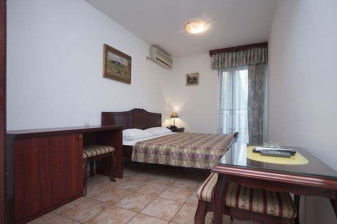 Imagen de la habitación del Hotel Vila Lux. Foto 9