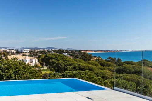 Imagen de la piscina del Hotel Vila Maria Hotel - Adults Only. Foto 7