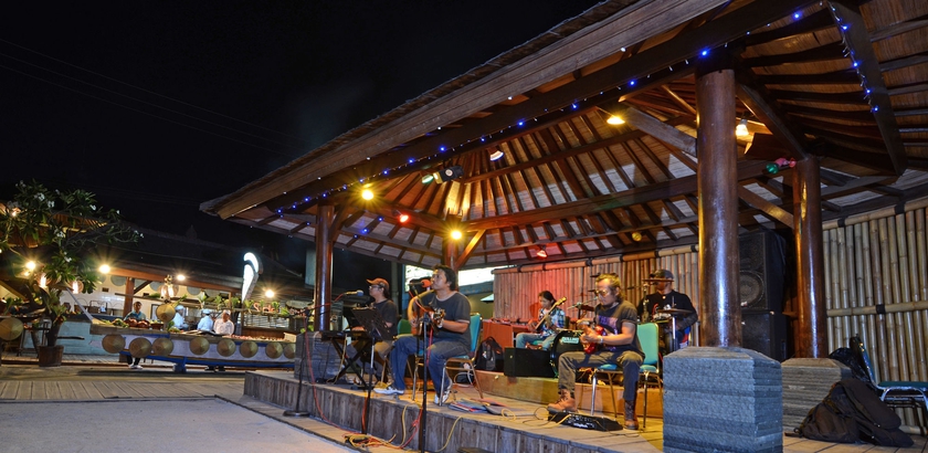 Imagen del bar/restaurante del Hotel Vila Ombak. Foto 4