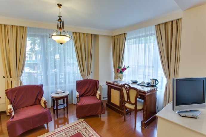 Imagen de la habitación del Hotel Vila Paris. Foto 18