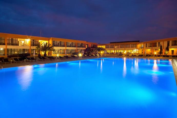 Imagen de la piscina del Hotel Vila Park. Foto 21