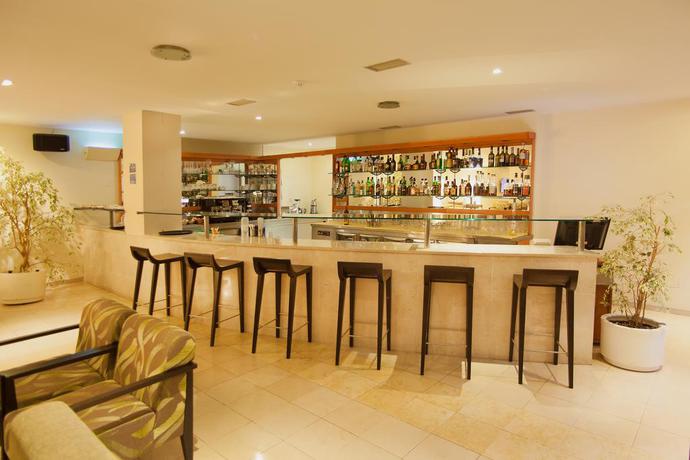 Imagen del bar/restaurante del Hotel Vila Park. Foto 2