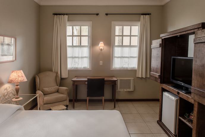 Imagen de la habitación del Hotel Vila Real. Foto 13