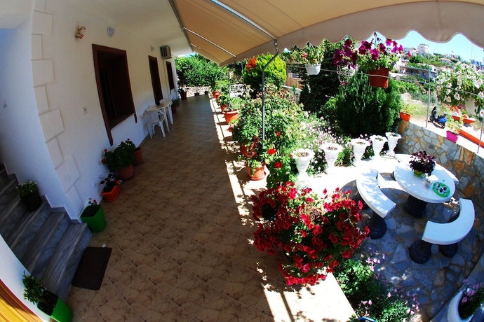 Imagen de los interiores del Hotel Vila Renato. Foto 19