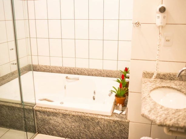 Imagen de la habitación del Hotel Vila Romana Park. Foto 16