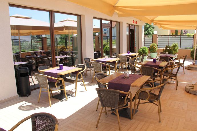 Imagen del bar/restaurante del Hotel Vila Sangria. Foto 6