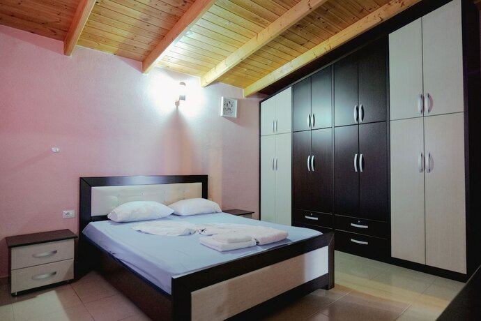 Imagen de la habitación del Hotel Vila Shpetimi. Foto 20