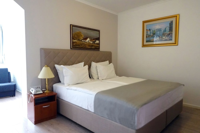 Imagen de la habitación del Hotel Vila Tina, Zagreb. Foto 16
