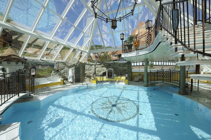 Imagen de la piscina del Hotel Vila Vita Burghotel Dinklage. Foto 17