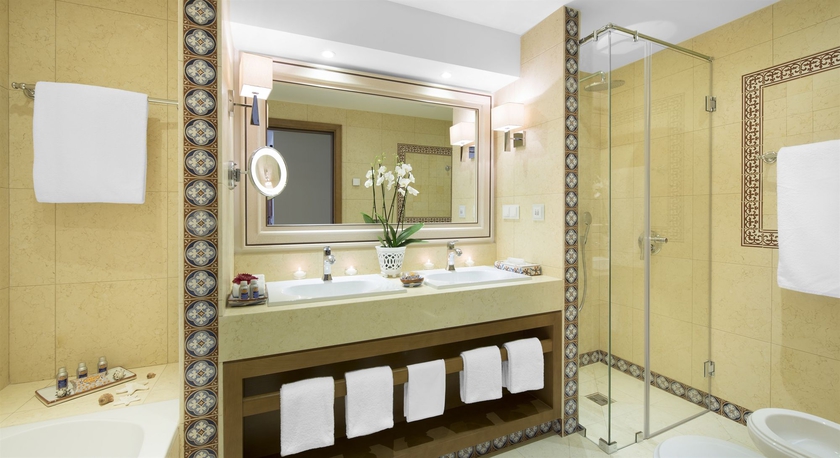 Imagen de la habitación del Hotel Vila Vita Parc. Foto 4