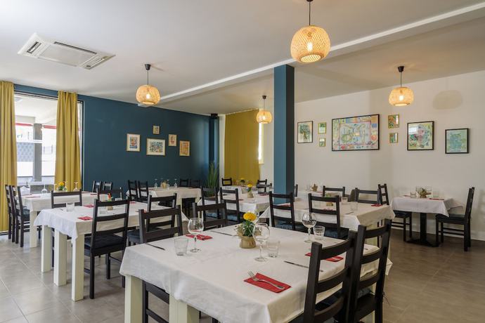 Imagen del bar/restaurante del Hotel Vila White. Foto 2