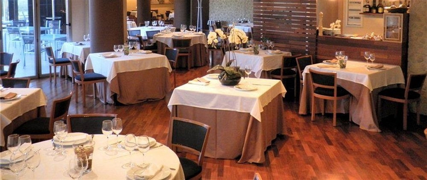 Imagen del bar/restaurante del Hotel Vila de Muro. Foto 3