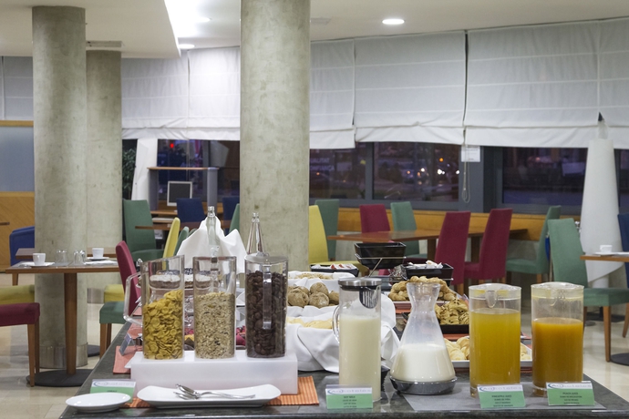 Imagen del bar/restaurante del Hotel Viladomat. Foto 3