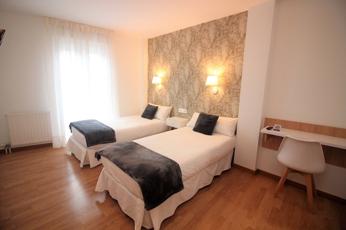 Imagen de la habitación del Hotel Vilagarcia. Foto 10