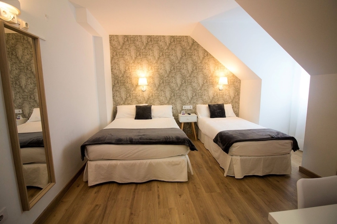 Imagen de la habitación del Hotel Vilagarcia. Foto 12