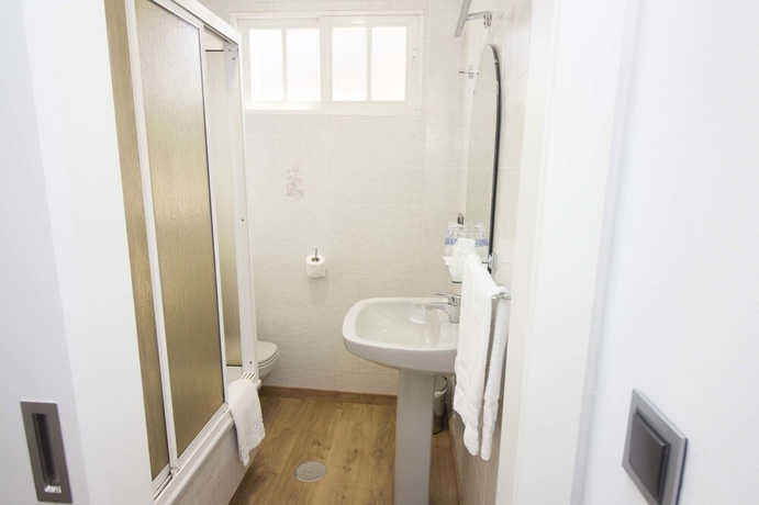 Imagen de la habitación del Hotel Vilagarcia. Foto 15