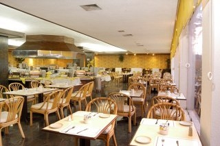 Imagen del bar/restaurante del Hotel Vilamoura Beach. Foto 4