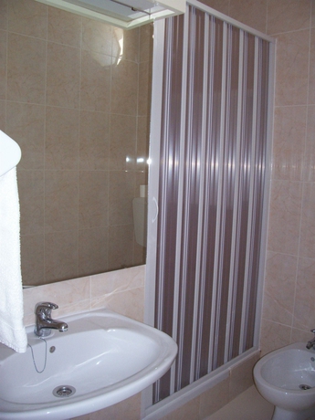 Imagen de la habitación del Hotel Vilanova Resort. Foto 3