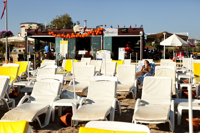 Imagen de los exteriores del Hotel Villa Adora Beach - Special Class. Foto 9