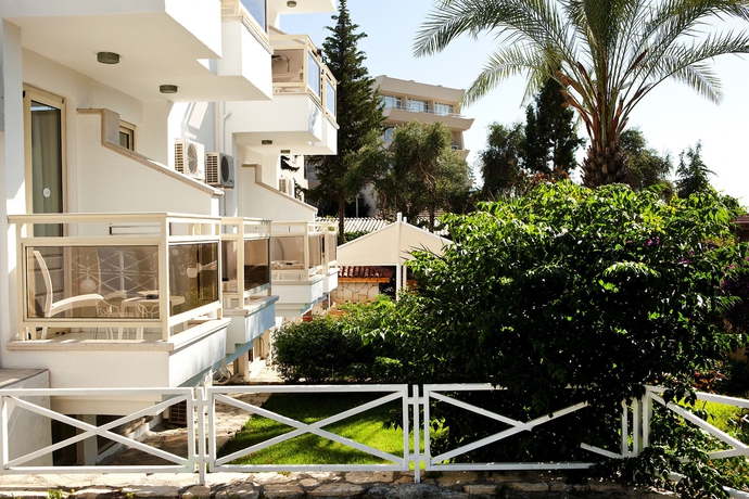 Imagen de los exteriores del Hotel Villa Adora Beach - Special Class. Foto 13