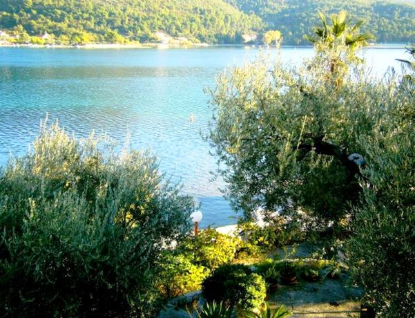 Imagen de los exteriores del Hotel Villa Adria. Foto 11