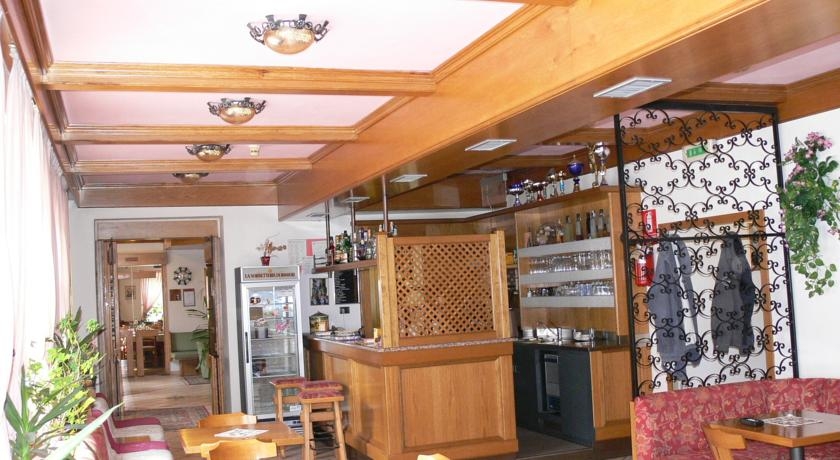 Imagen del bar/restaurante del Hotel Villa Agomer. Foto 2