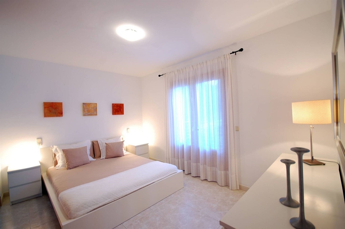 Imagen de la habitación del Hotel Villa Alcanada. Foto 5