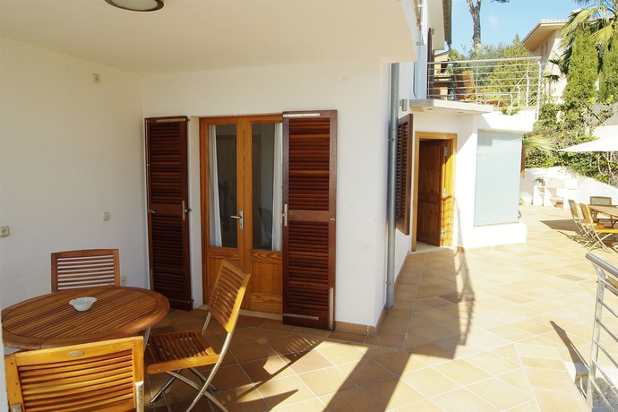 Imagen de los exteriores del Hotel Villa Alcanada. Foto 11