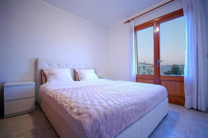 Imagen de la habitación del Hotel Villa Alcanada. Foto 7