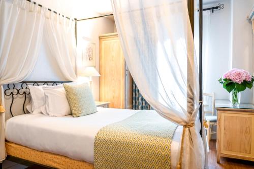 Imagen de la habitación del Hotel Villa Alessandra. Foto 8