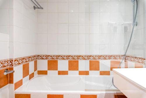 Imagen de la habitación del Hotel Villa Alessandra. Foto 13