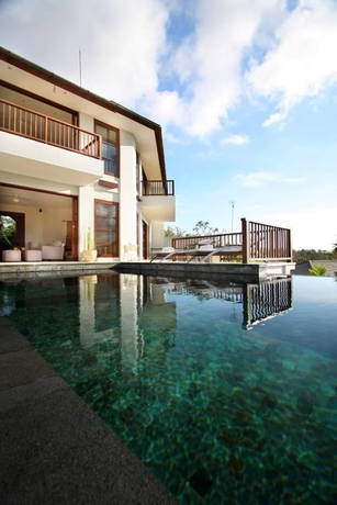 Imagen de la piscina del Hotel Villa Ali Agung. Foto 17