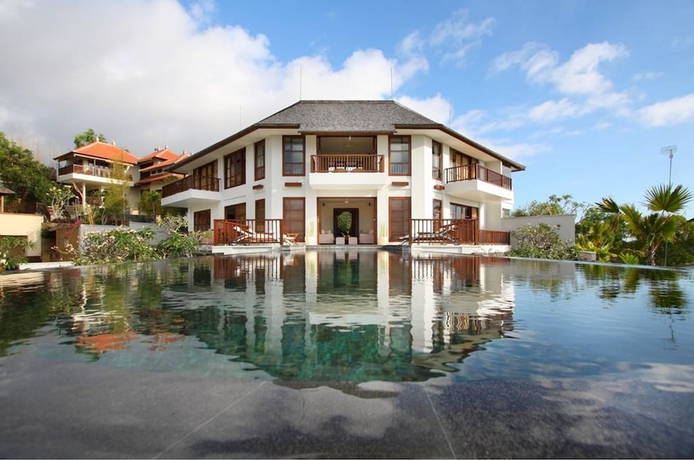 Imagen de la piscina del Hotel Villa Ali Agung. Foto 19