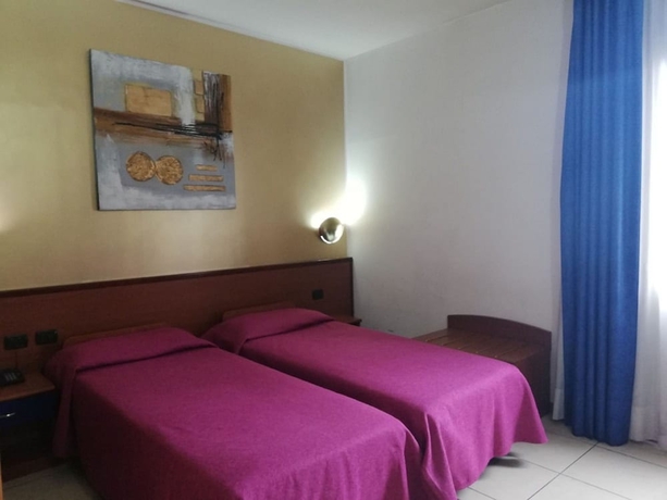 Imagen de la habitación del Hotel Villa Alighieri. Foto 4