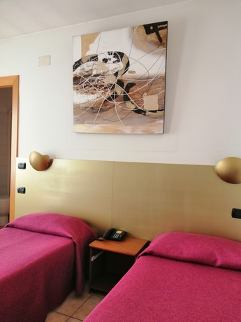 Imagen de la habitación del Hotel Villa Alighieri. Foto 5