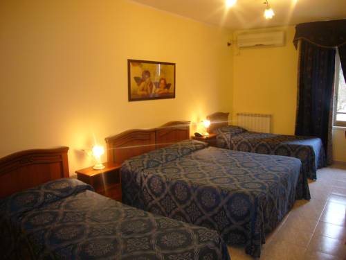 Imagen de la habitación del Hotel Villa Altieri. Foto 9