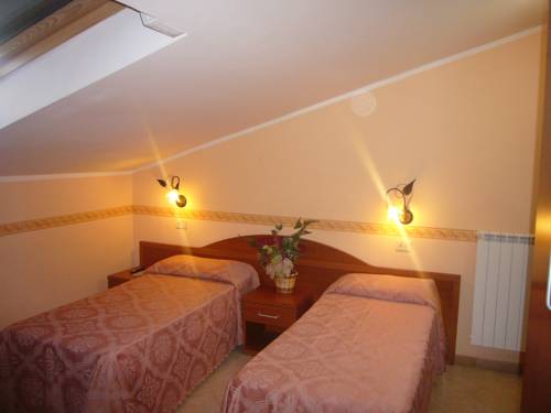 Imagen de la habitación del Hotel Villa Altieri. Foto 11
