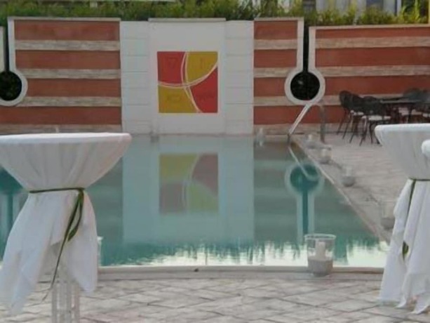 Imagen de la piscina del Hotel Villa Altura. Foto 13