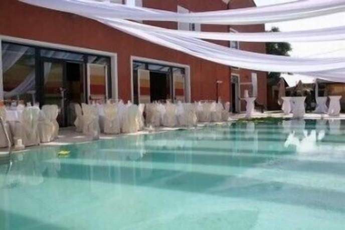 Imagen de la piscina del Hotel Villa Altura. Foto 15