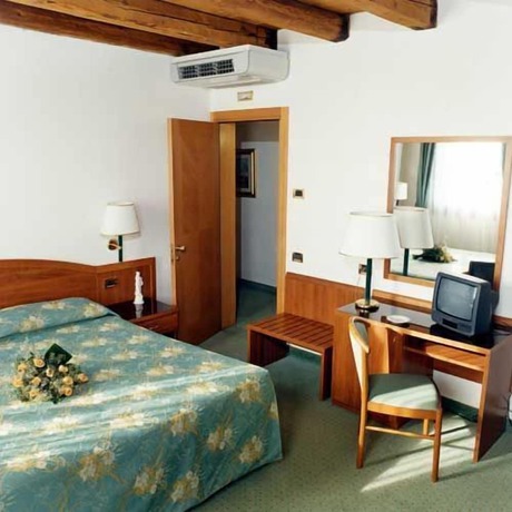 Imagen de la habitación del Hotel Villa Altura. Foto 10