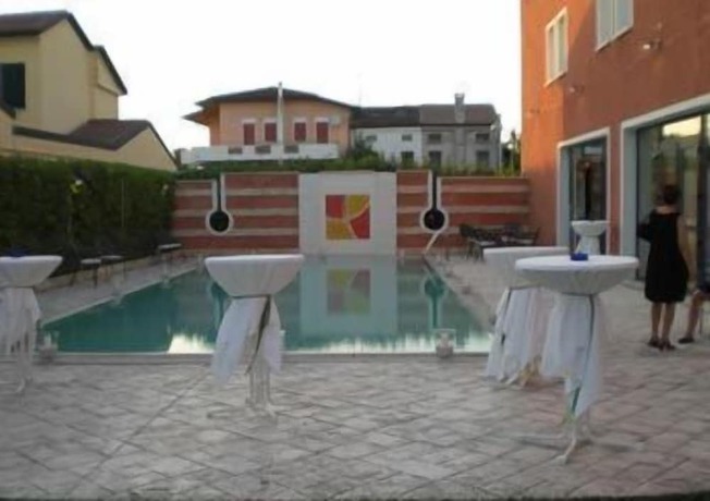 Imagen de la piscina del Hotel Villa Altura. Foto 20
