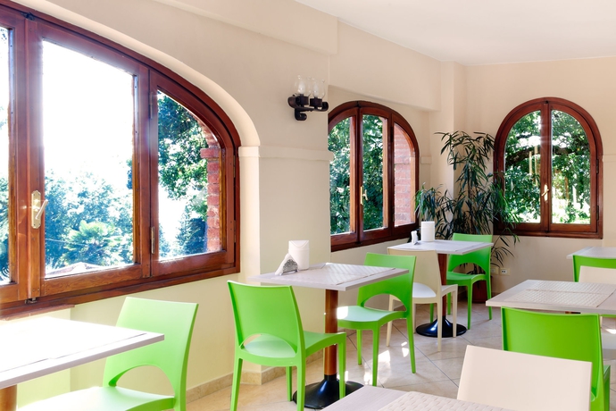 Imagen del bar/restaurante del Hotel Villa Ambrosina. Foto 3