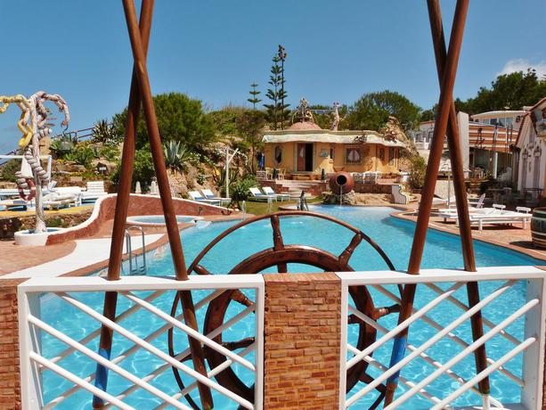 Imagen de la piscina del Hotel Villa Ana Margarida Beach. Foto 12