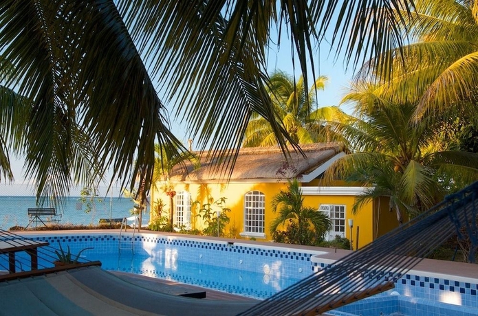 Imagen de la piscina del Hotel Villa Anakao. Foto 6
