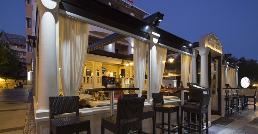 Imagen del bar/restaurante del Hotel Villa Andrea. Foto 7