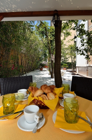 Imagen del bar/restaurante del Hotel Villa Angelica. Foto 4