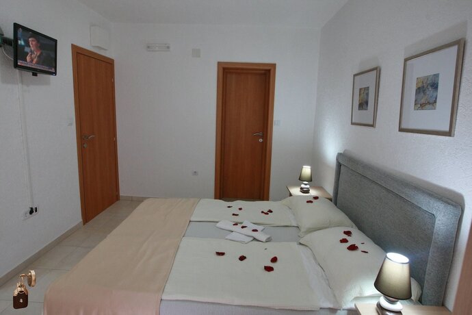 Imagen de la habitación del Hotel Villa Angelina, Becici. Foto 14